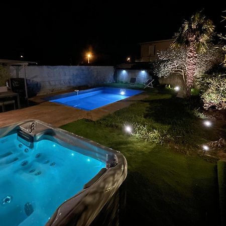 Unique! Jacuzzi Prive 35°C + Cinema Villa Entiere Meyzieu Eksteriør billede