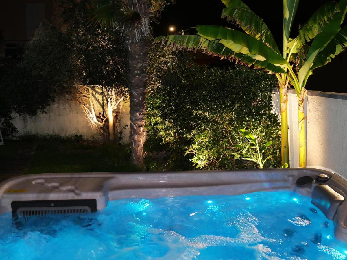 Unique! Jacuzzi Prive 35°C + Cinema Villa Entiere Meyzieu Eksteriør billede
